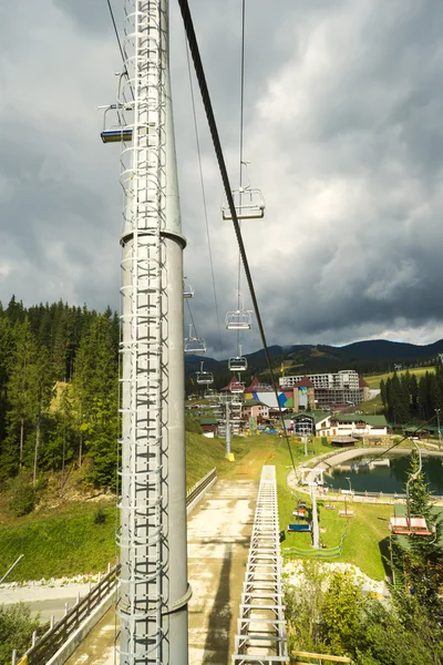 Das beliebte Skigebiet Bukovel im Herbst. — Stockfoto