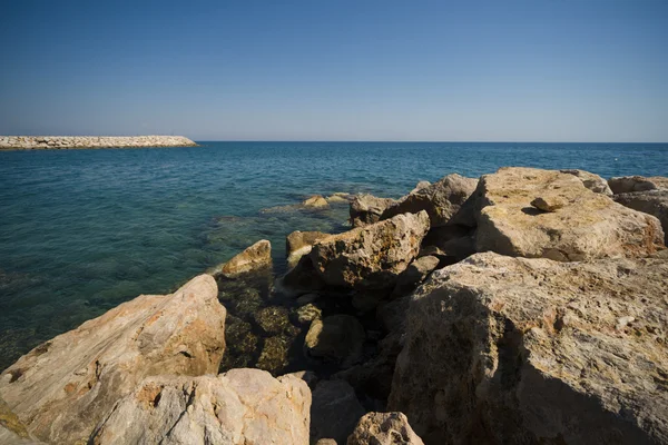 Güzel sahil ve tropikal deniz — Stok fotoğraf