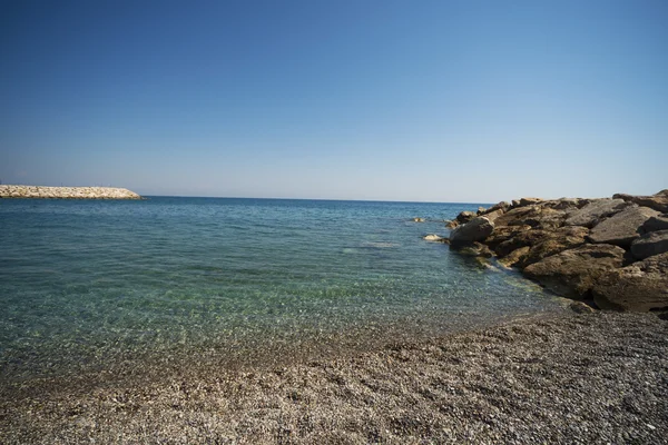 Vacker strand och tropiskt hav — Stockfoto