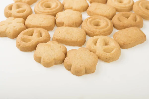 Biscoitos de gengibre e mel de Natal em um fundo branco . — Fotografia de Stock