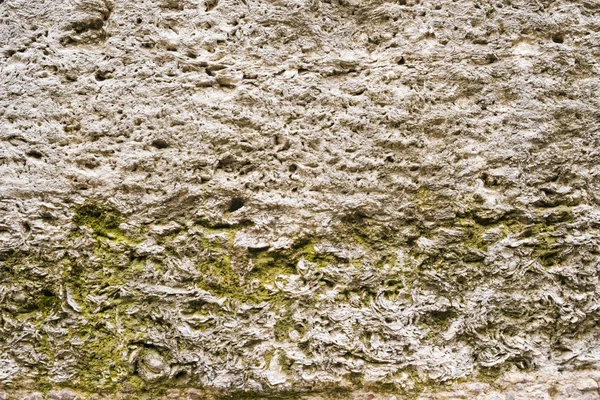 Parede de pedra não polida velha com superfície de grão, fundo abstrato. Perfeito para o fundo. Foco seletivo — Fotografia de Stock