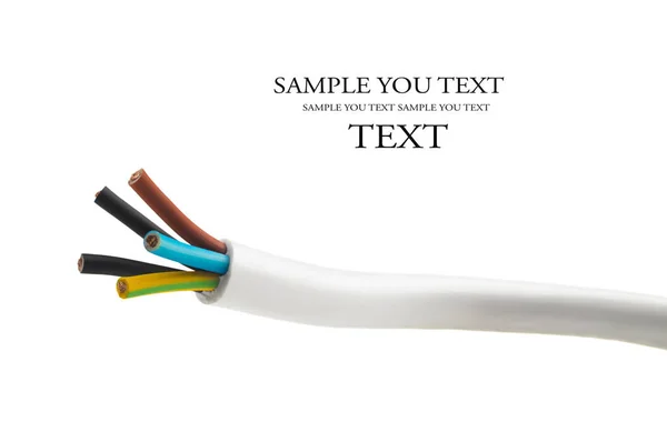 Detailní záběr na elektrický kabel na bílém pozadí. (Selektivní fokus) — Stock fotografie