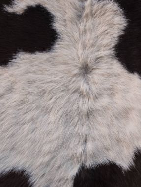İnek Deri Halı detay. İnek saçlı derisi ile dikili bir Arjantinli el sanatları close-up. Arka plan (seçici odak olarak kullanılabilir)