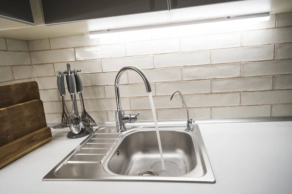 Metal Faucet Sink New Kitchen — Stock Photo, Image