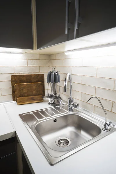 Metal Faucet Sink New Kitchen — Stock Photo, Image