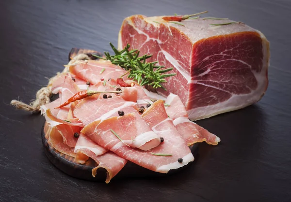 Jambon cru italien images libres de droit, photos de Jambon ...