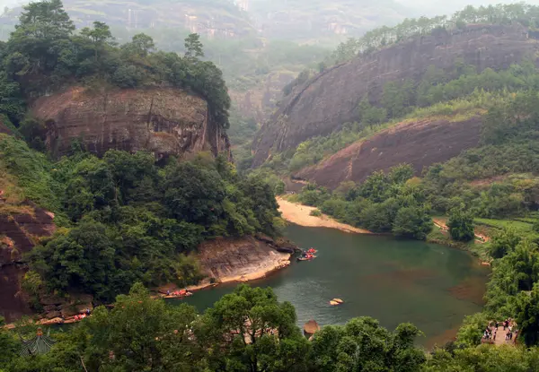 Scenic landscape of Wuyi Mountains peaks and the River of Nine Bends, China — Stock Photo, Image