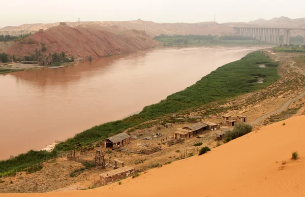 Žlutá řeka (Huang He) - úžasné krajiny v Shapotou, Čína — Stock fotografie