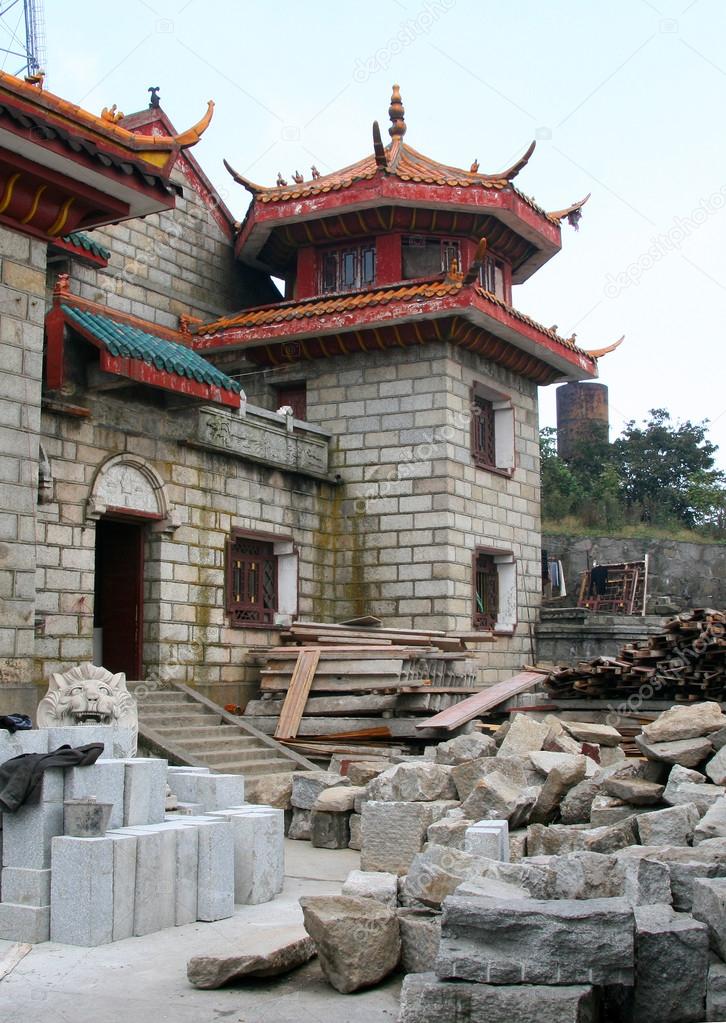 Reconstruction of Buddhist temple on top of Heng Mountains, Huna