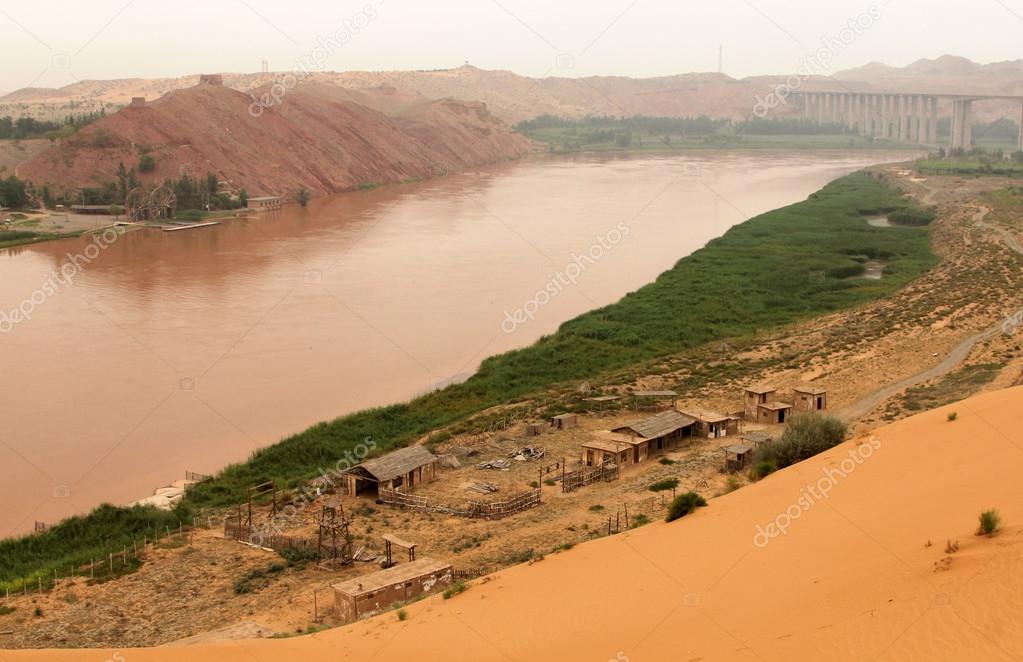 Yellow River (Huang He) - amazing landscape in Shapotou, China Stock 