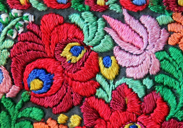 Patrón de bordado a mano floral multicolor —  Fotos de Stock