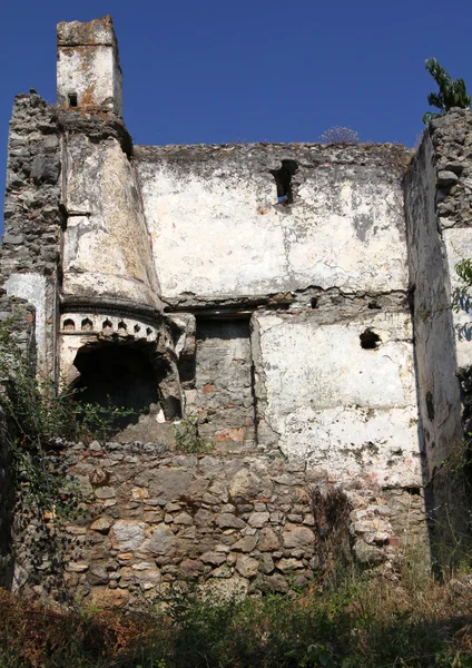 Abandoned old earthen house in the Ghost town of Kayakoy (Turkey — Stock Photo, Image