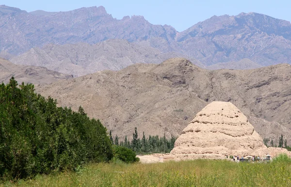 Western Xia tombs at the foot of Helan MountaMountains — Stock Photo, Image