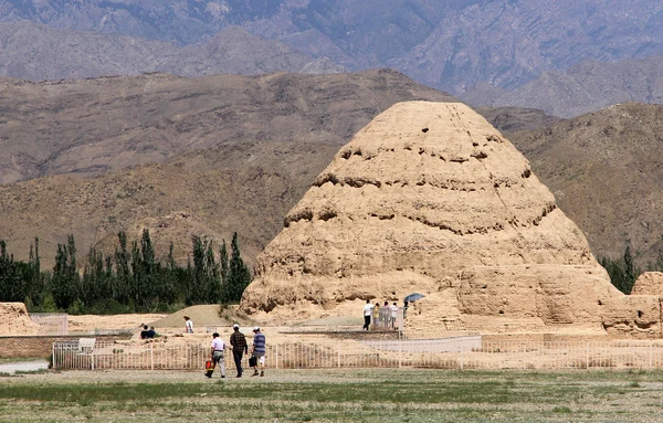 Batı Xia mezarları Helan Dağları'nın eteklerinde olduğu ünlü antik Simgesel Yapı Ningxia eyaleti Çin