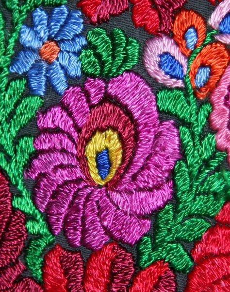 여러 가지 빛깔의 꽃 손 자 수 패턴 — 스톡 사진