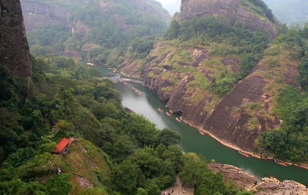 Natursköna landskapet i Wuyi berg toppar och River av nio B — Stockfoto