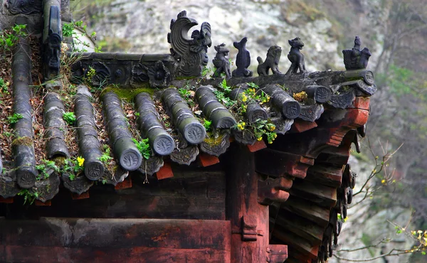 古老的屋檐的华人庙宇，武当山，中国 — 图库照片