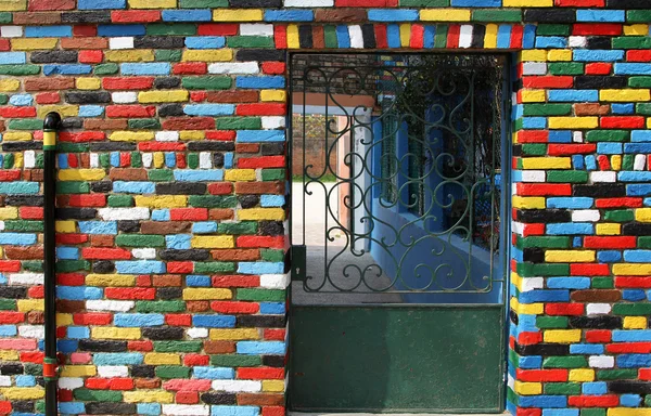 Mehrfarbige Ziegelmauer der Insel Burano, Italien — Stockfoto