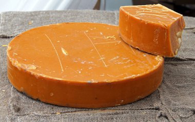 Balmumu büyük parçaları