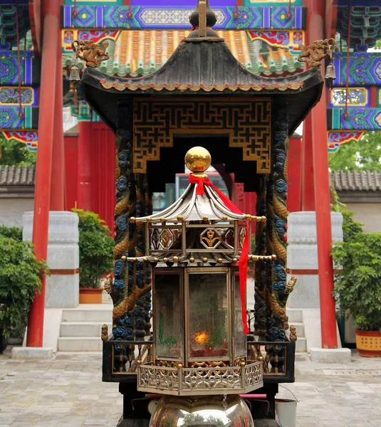 Vchodu do chrámu boha ohně (Huode Zhenjun) v Sichahai, Peking — Stock fotografie