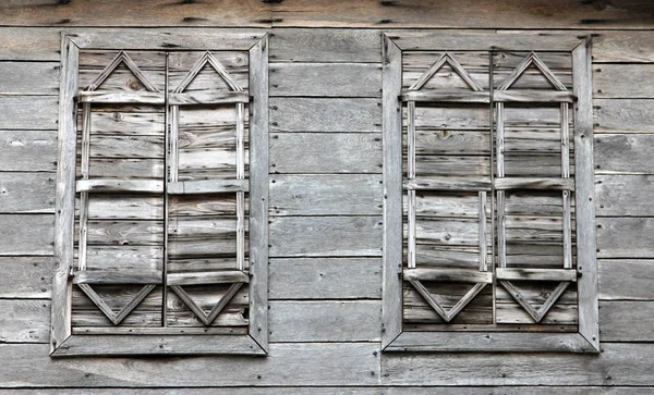 Persianas da casa de madeira tradicional na Cidade Velha de Sozopol, Bul — Fotografia de Stock