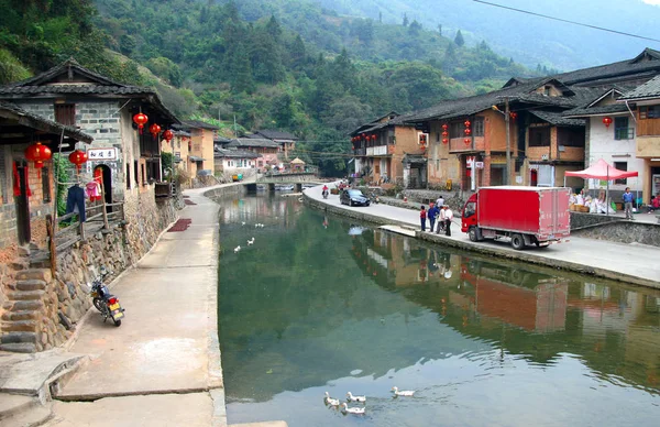 FUJIAN PROVINCE, CHINA - OCT 23, 2009: Ancient Taxia village (built in 1426, Ming Dynasty). It's also known as Longeval Village with many inhabitants who older than 80 year — Stock Photo, Image