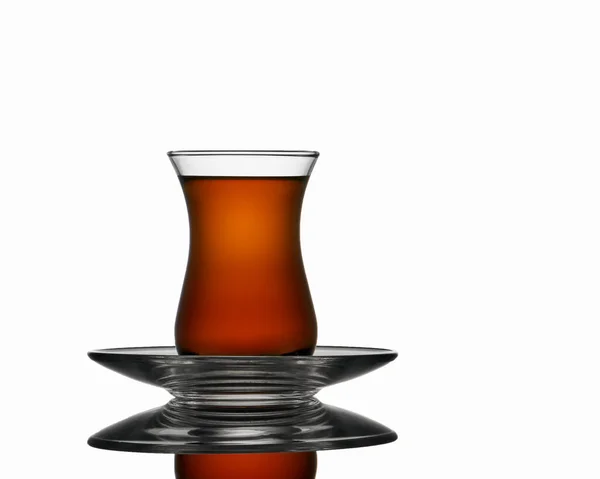 Türkische Transparente Glas Teetasse Mit Tee Vorhanden Isoliert — Stockfoto