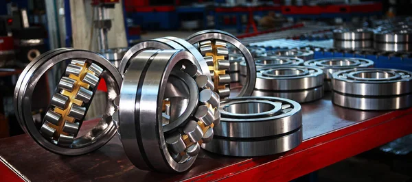 Production of bearings at the factory. Chrome plated surface. Industrial theme.Photos at the factory.Banner — Stock Photo, Image