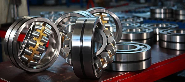 Production of bearings at the factory. Chrome plated surface. Industrial theme.Photos at the factory.Banner — Stock Photo, Image