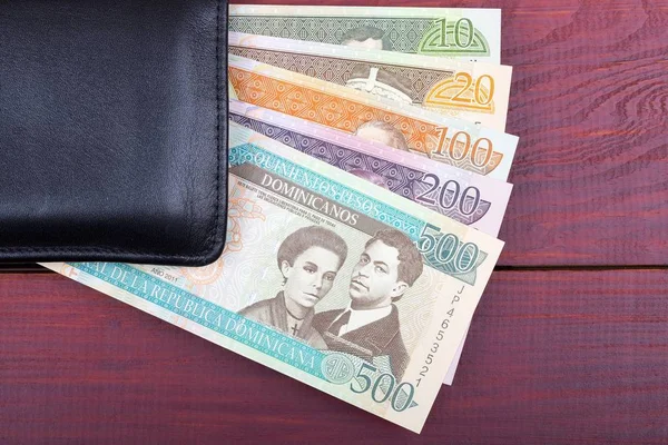 M-cüzdanda bulunan siyah Dominik para 