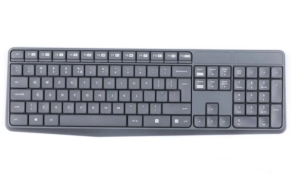 Beyaz arkaplanda kablosuz klavye 