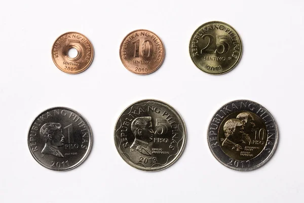 白色背景菲律宾硬币 — 图库照片