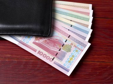 M-cüzdanda bulunan Siyah Beyaz Rusya Rublesi 