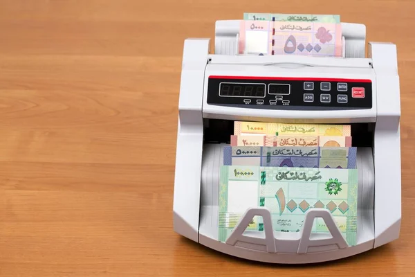 Lebanese money - Pound in the counting machine