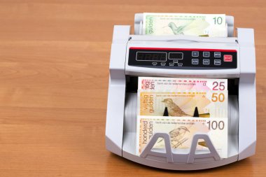  Hollanda Antiller 'in parası - Sayma makinesinde Guilder