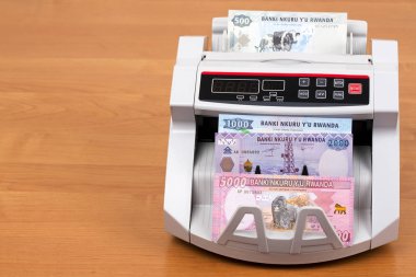 Ruanda parası - Sayma makinesinde frank