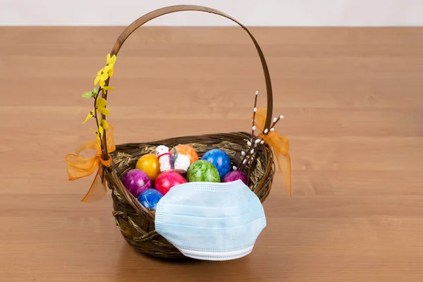 Protective Mask Basket Easter Eggs — Stock Photo, Image