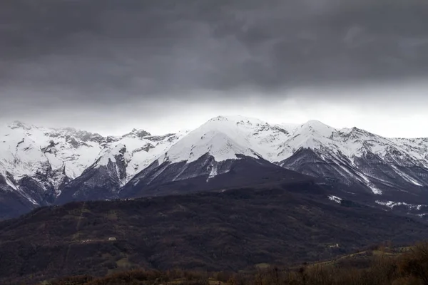 Vista Das Belas Montanhas Cobertas Neve Província Aquila Itália — Fotografia de Stock