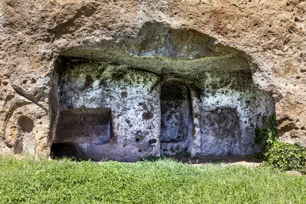 Necrópolis Etrusca Con Tumbas Huidas Roca Roja Tuff Sutri Provincia — Foto de Stock