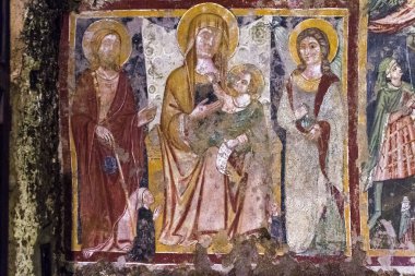 Lazio, İtalya - 26 Temmuz 2019: Sutri Lazio 'da, Madonna del Parto' nun rock kesimi kilisesi