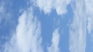 Bulutlu Gökyüzü zaman çizelgesi, Güzel Bulutlar 'ın arka plan videosu, zaman çizelgesi. Dikey Ekran Yönelimli Video Görüntüsü