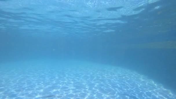 Ângulo Vista Subaquosa Homem Pulando Piscina Câmera Lenta México América — Vídeo de Stock