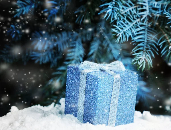 Noel ağacının altında mevcut
