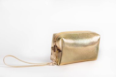İzole altın kozmetik çantası