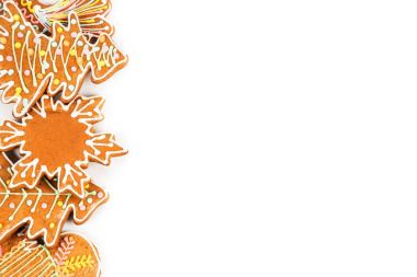 Boyalı Noel kurabiyeleri çeşitli şekiller izole sırlı. Kopya alanı