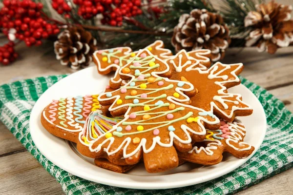 Biscoitos de Natal em um prato — Fotografia de Stock