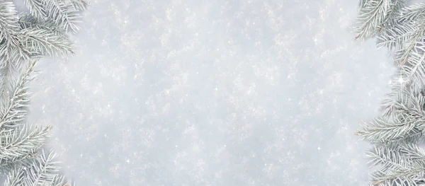 Зимний фон с текстурой снега и ветками снега с свободным пространством — стоковое фото