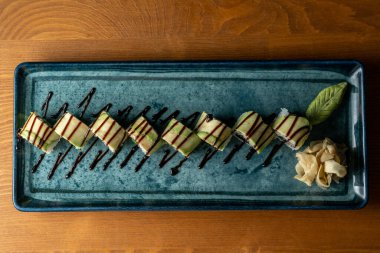 Asya Geleneksel Yemekleri Unagi Avokado Yuvarlak Suşi