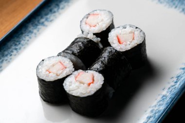 Geleneksel Asya yemeği Kani Maki