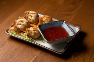 Asya Geleneksel Yemek Aperatifi Kızarmış Hamur köftesi